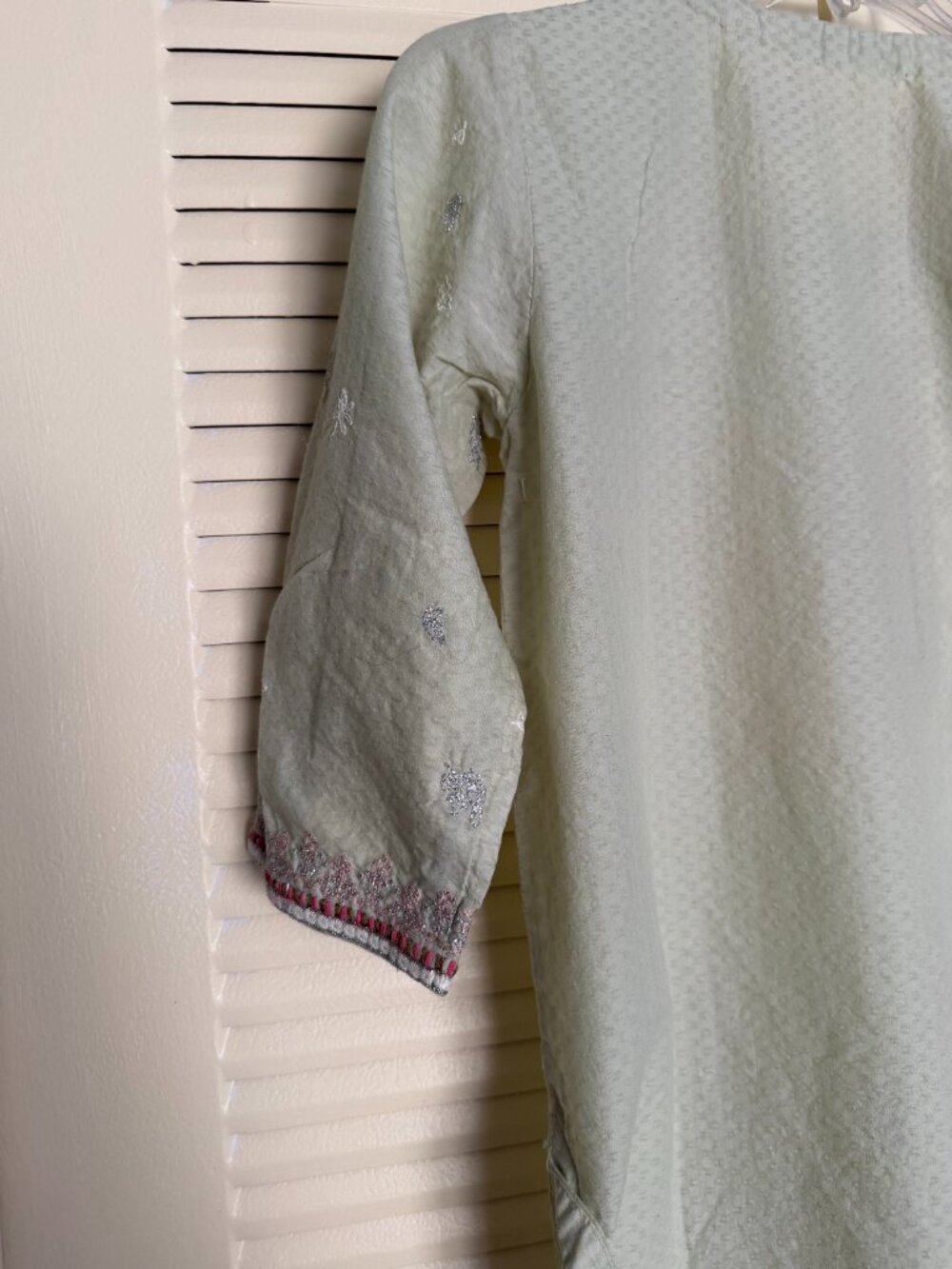 ‘Chikan Kari’ Embroidered Pista/Light Green Linen Top Size S - Picture 8 of 8